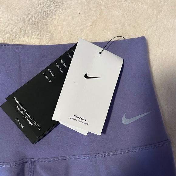 NWT Nike Women's Bike Shorts - Picture 4 of 5